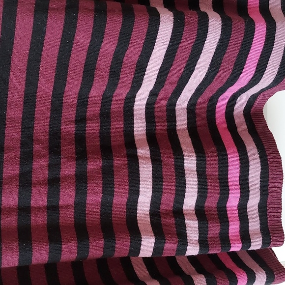 Croft & Barrow large long sleeve top/sweater maroon w/pinks black - Picture 6 of 14